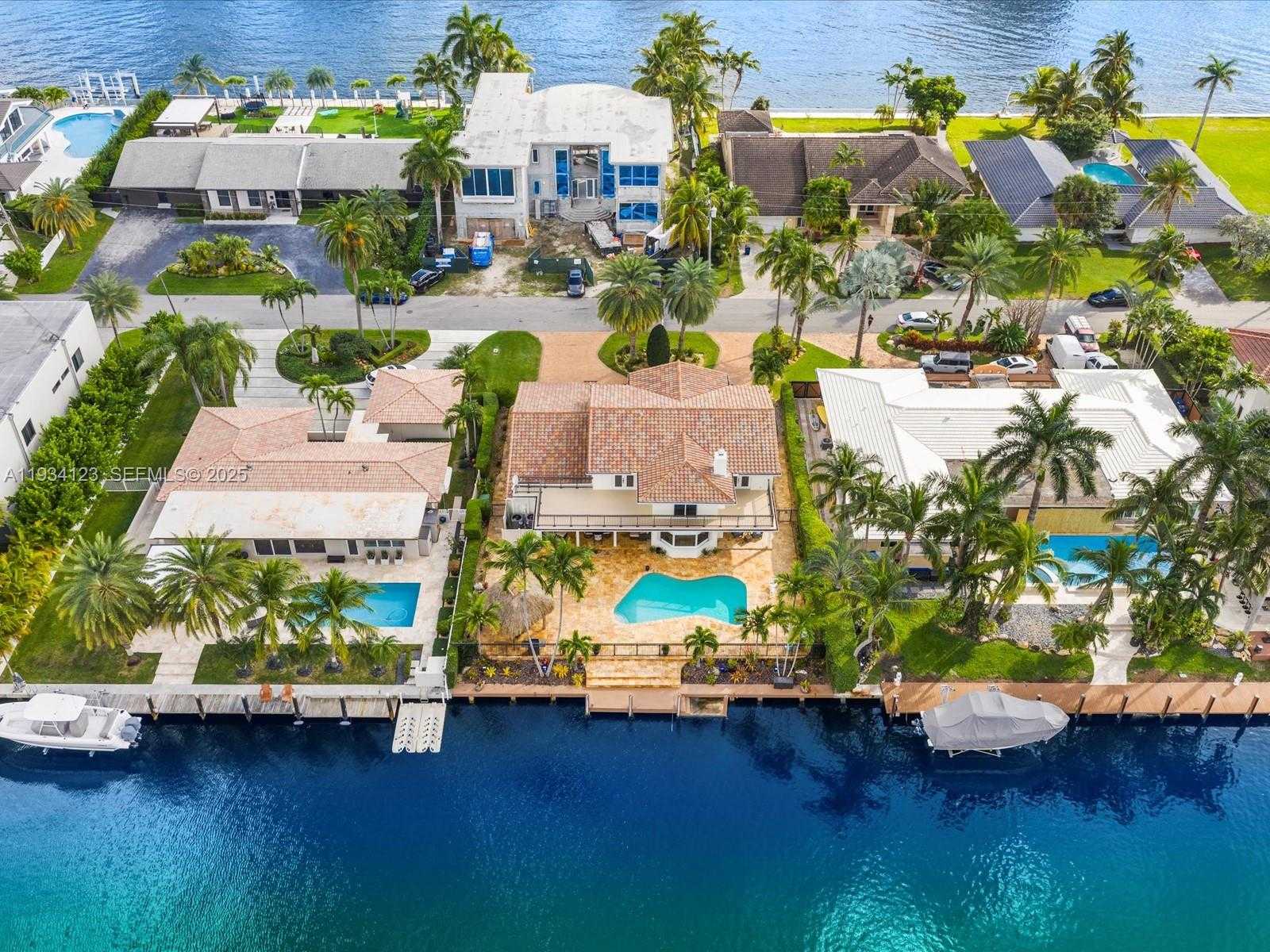 Small Image of 624 PALM DR, Hallandale Beach Number 4