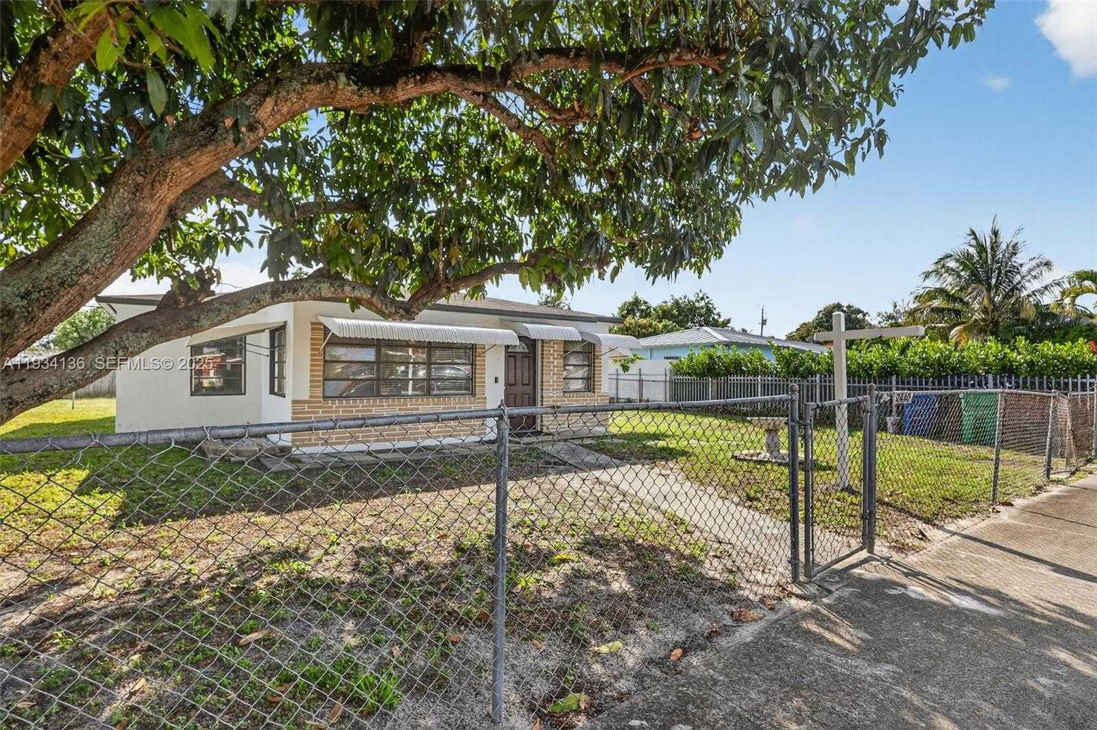 Small Image of 2440 NORTH WEST 152ND TER, Miami Gardens Number 2