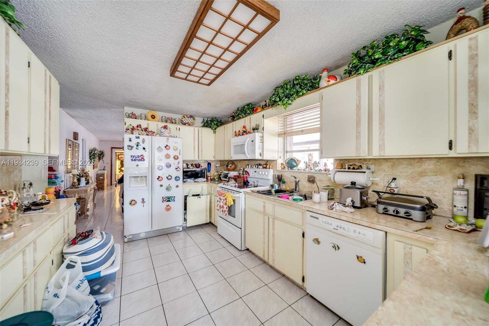 Small Image of 854 EAST 24TH ST, Hialeah Number 16