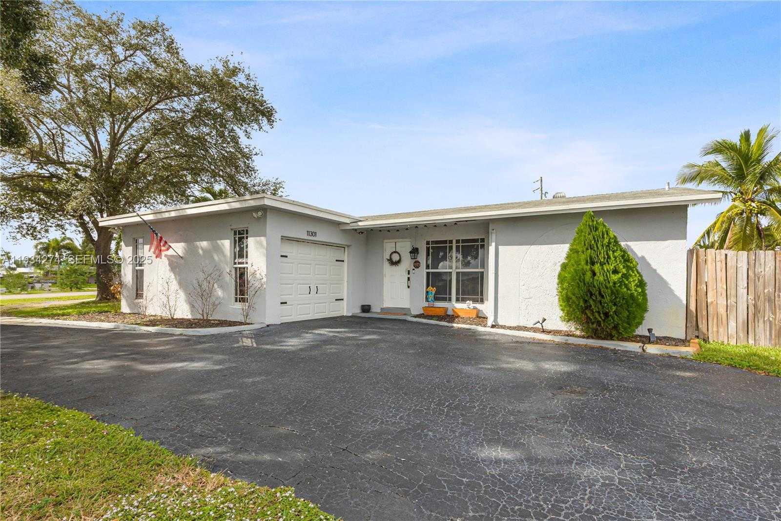 Small Image of 11301 NORTH WEST 32ND PL, Sunrise Number 1