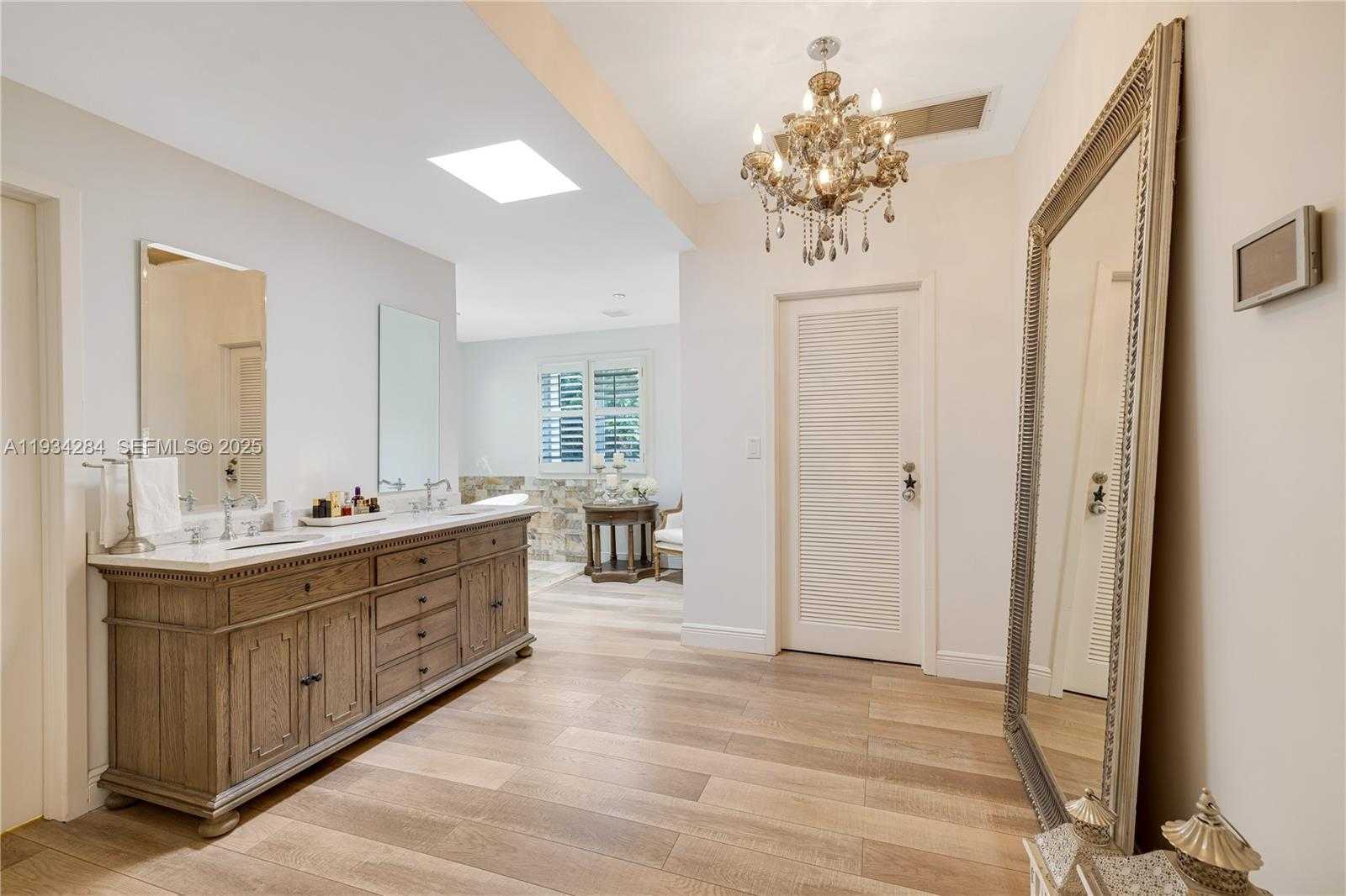 Small Image of 8000 LOS PINOS BLVD, Coral Gables Number 11