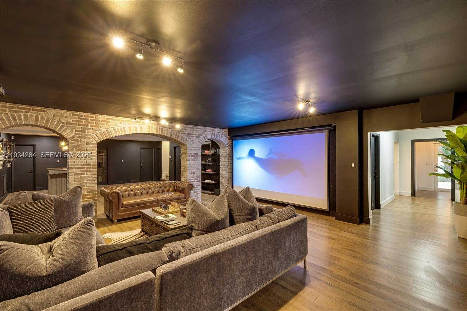 Small Image of 8000 LOS PINOS BLVD, Coral Gables Number 21