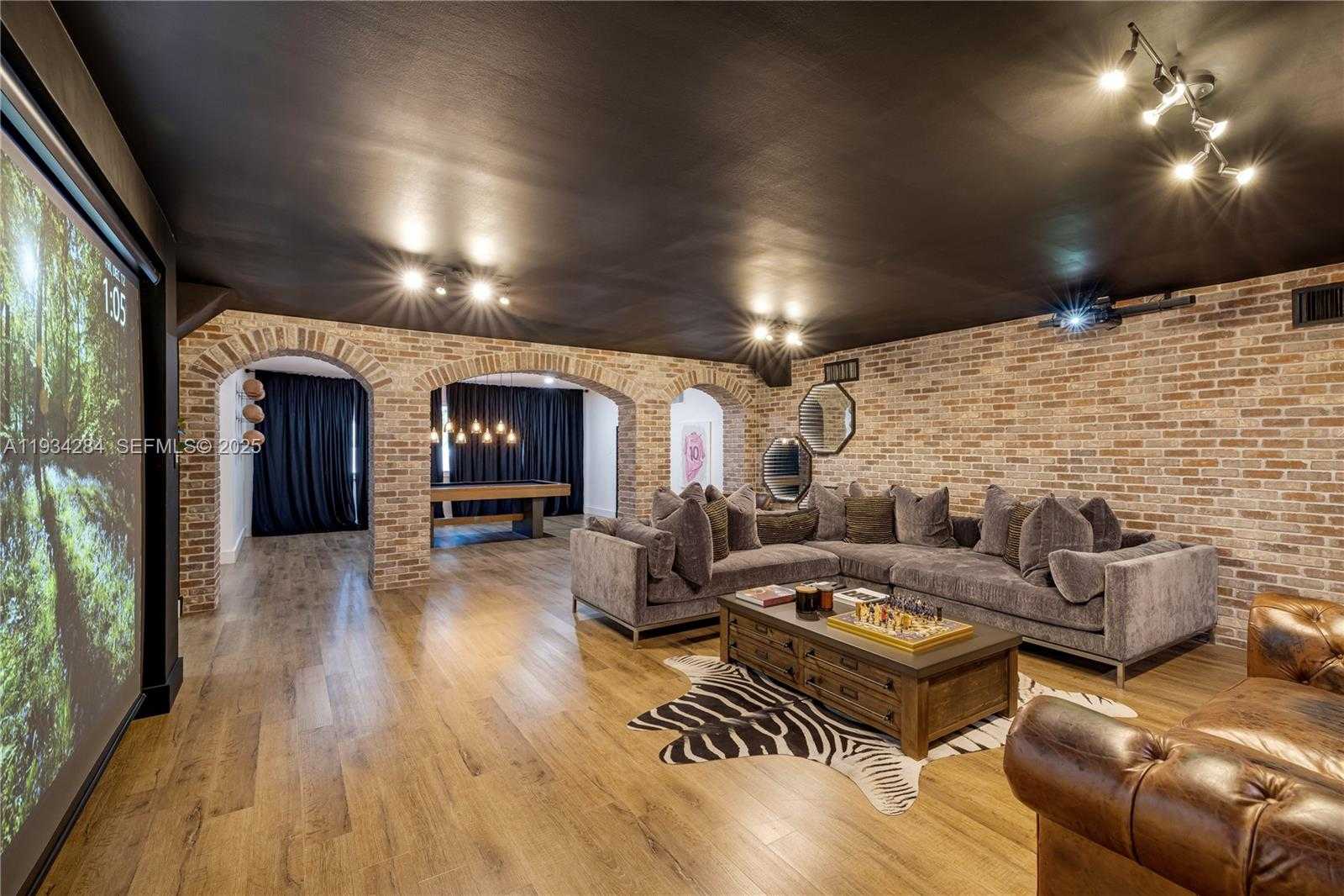 Small Image of 8000 LOS PINOS BLVD, Coral Gables Number 25