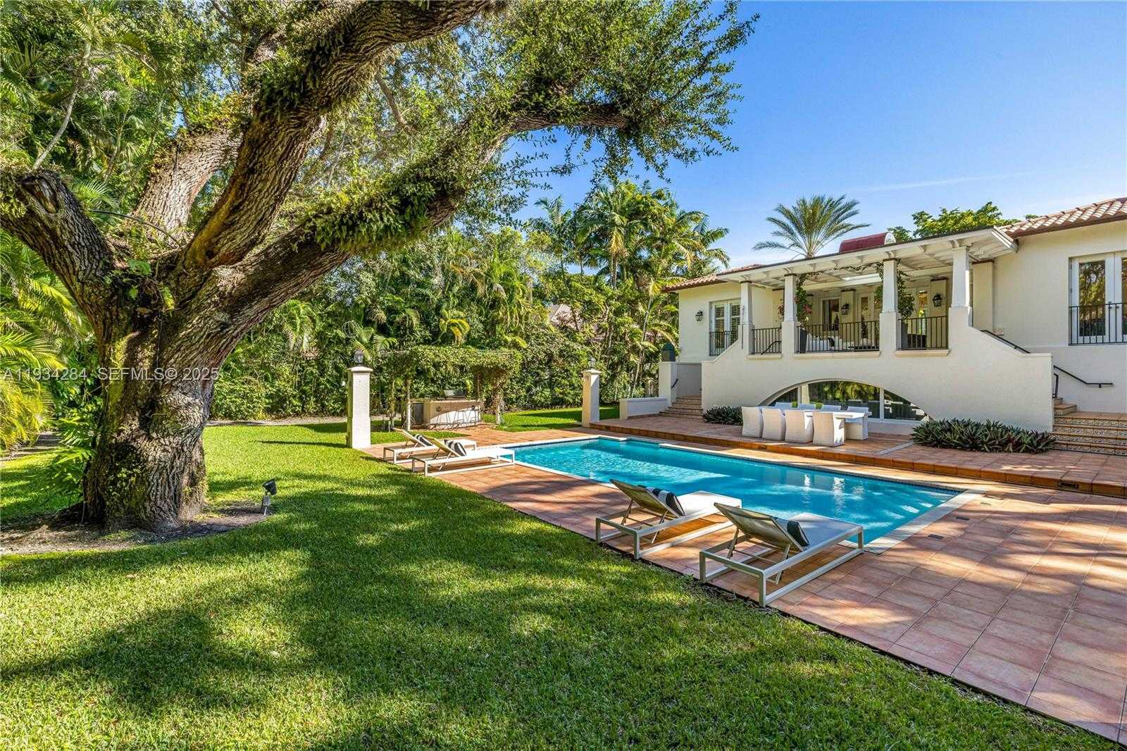 Small Image of 8000 LOS PINOS BLVD, Coral Gables Number 35