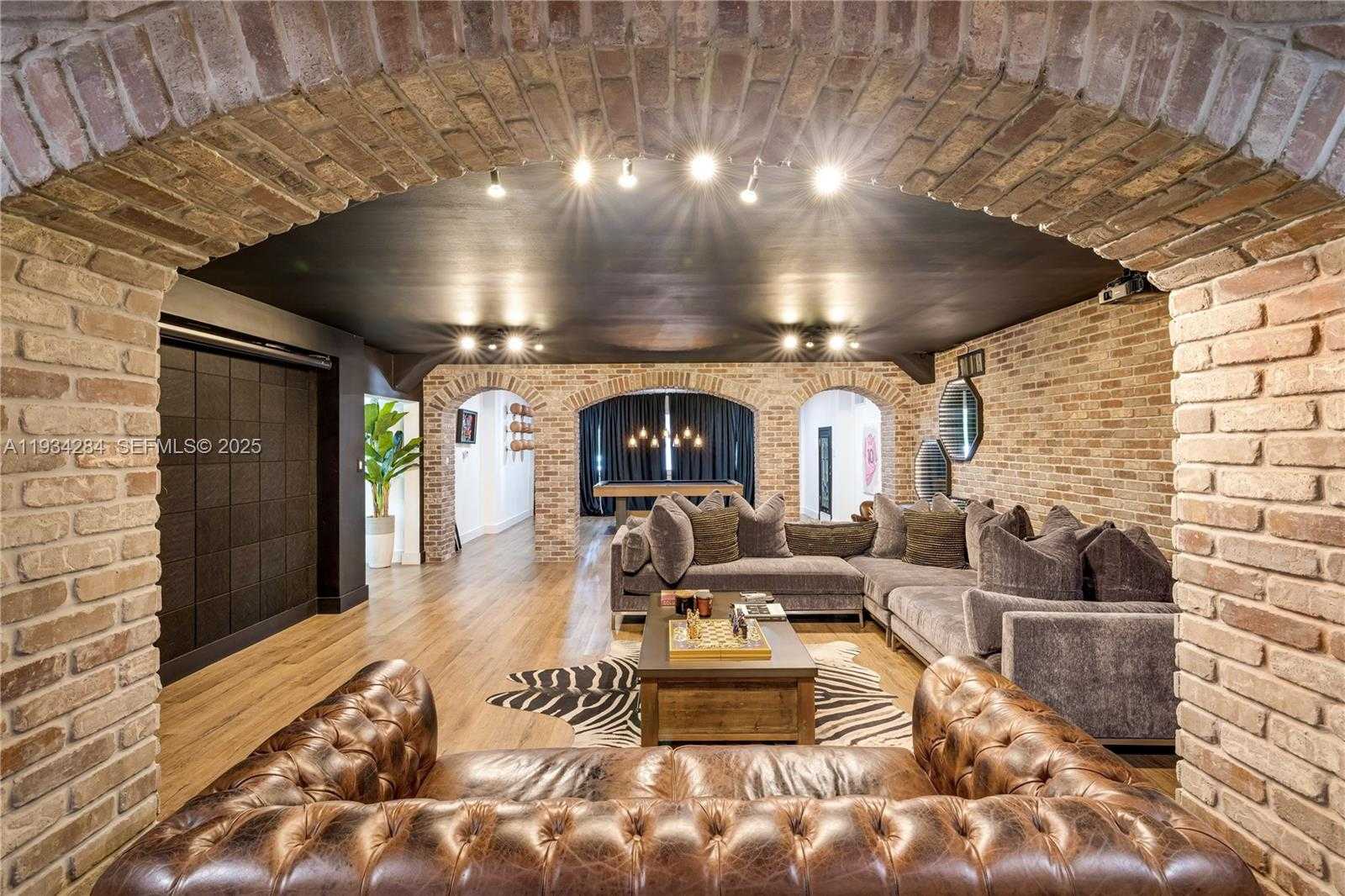 Small Image of 8000 LOS PINOS BLVD, Coral Gables Number 59