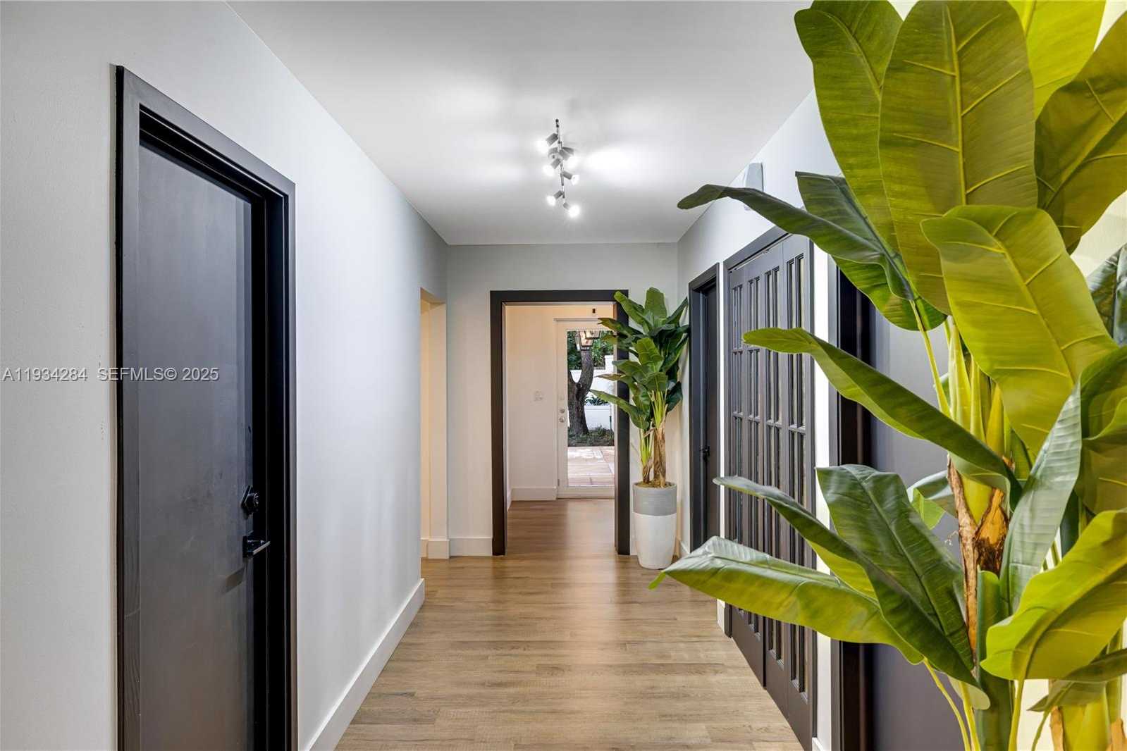 Small Image of 8000 LOS PINOS BLVD, Coral Gables Number 62