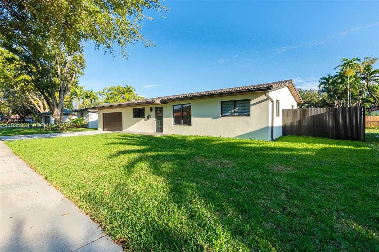 Small Image of 14515 MAHOGANY CT, Miami Lakes Number 2