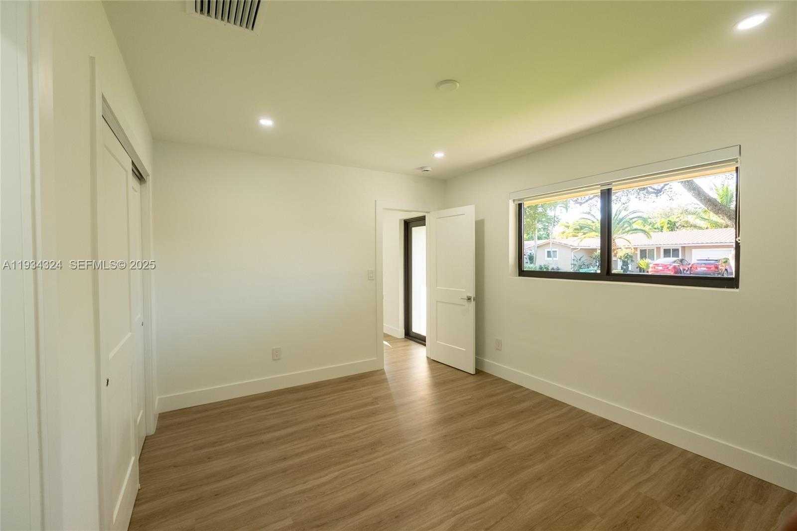 Small Image of 14515 MAHOGANY CT, Miami Lakes Number 22