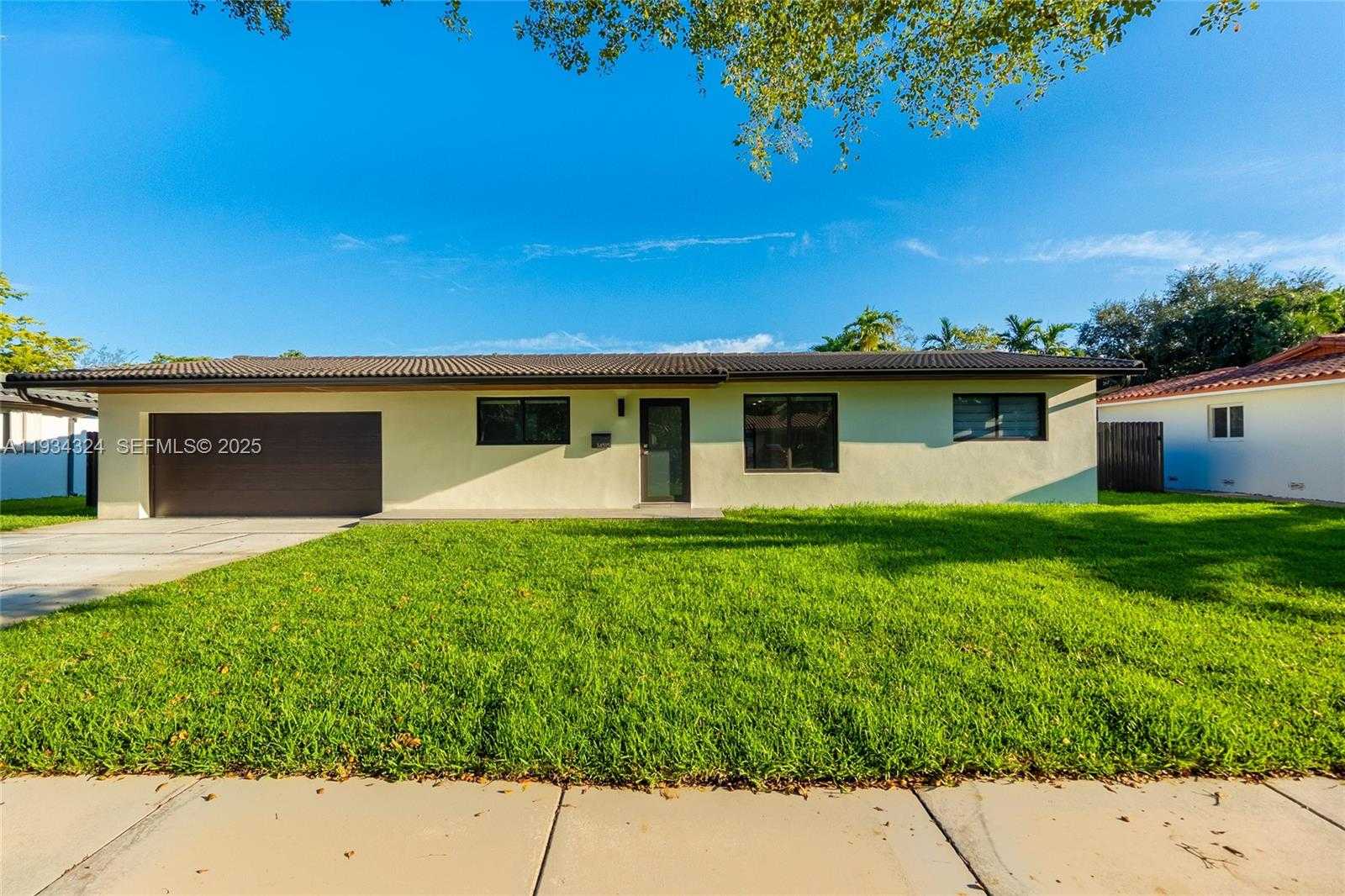 Small Image of 14515 MAHOGANY CT, Miami Lakes Number 3