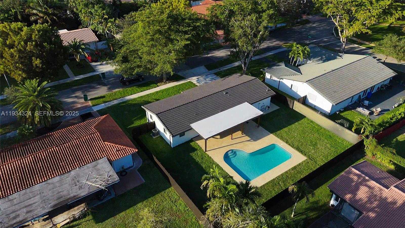 Small Image of 14515 MAHOGANY CT, Miami Lakes Number 34