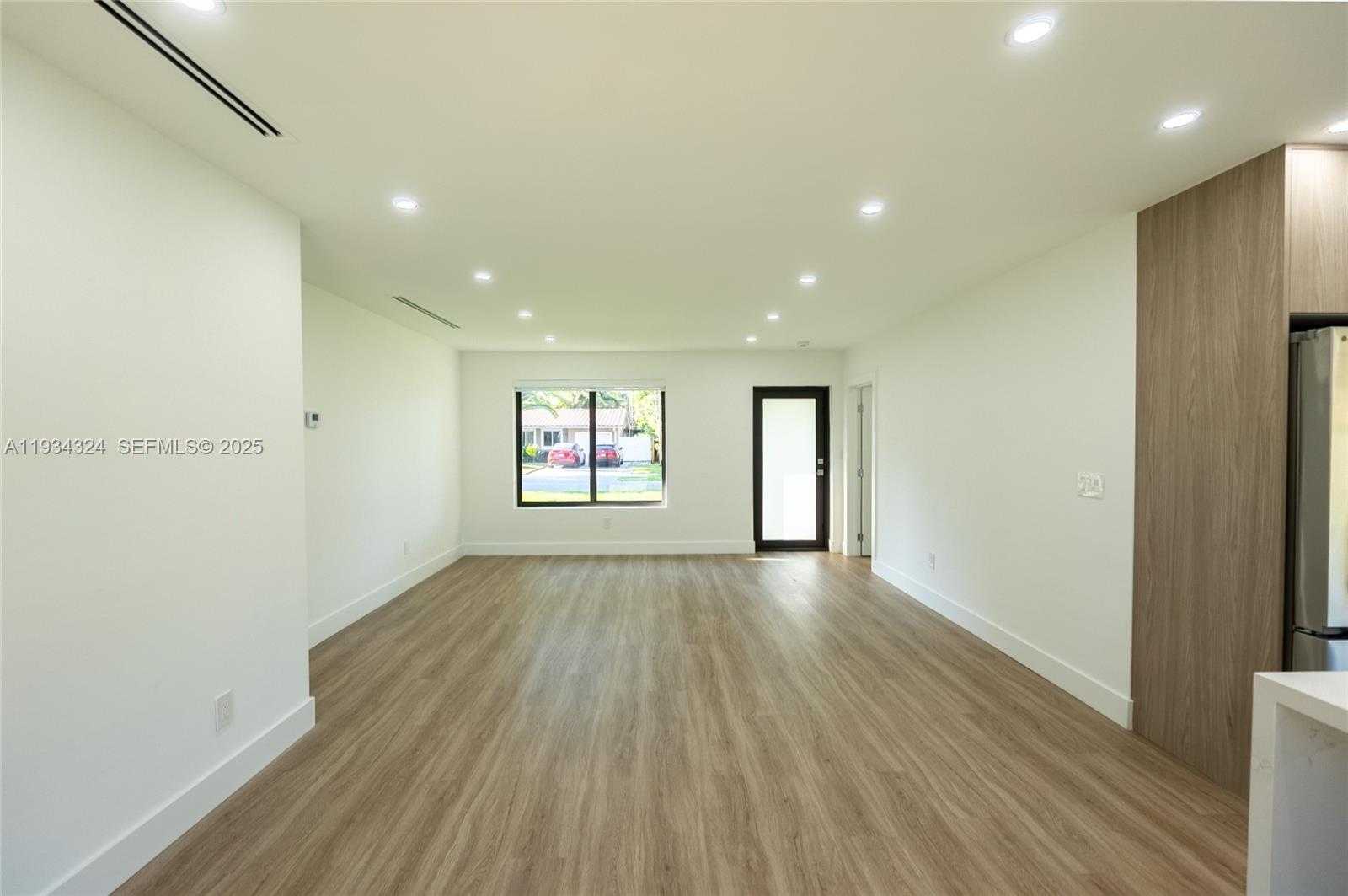 Small Image of 14515 MAHOGANY CT, Miami Lakes Number 6