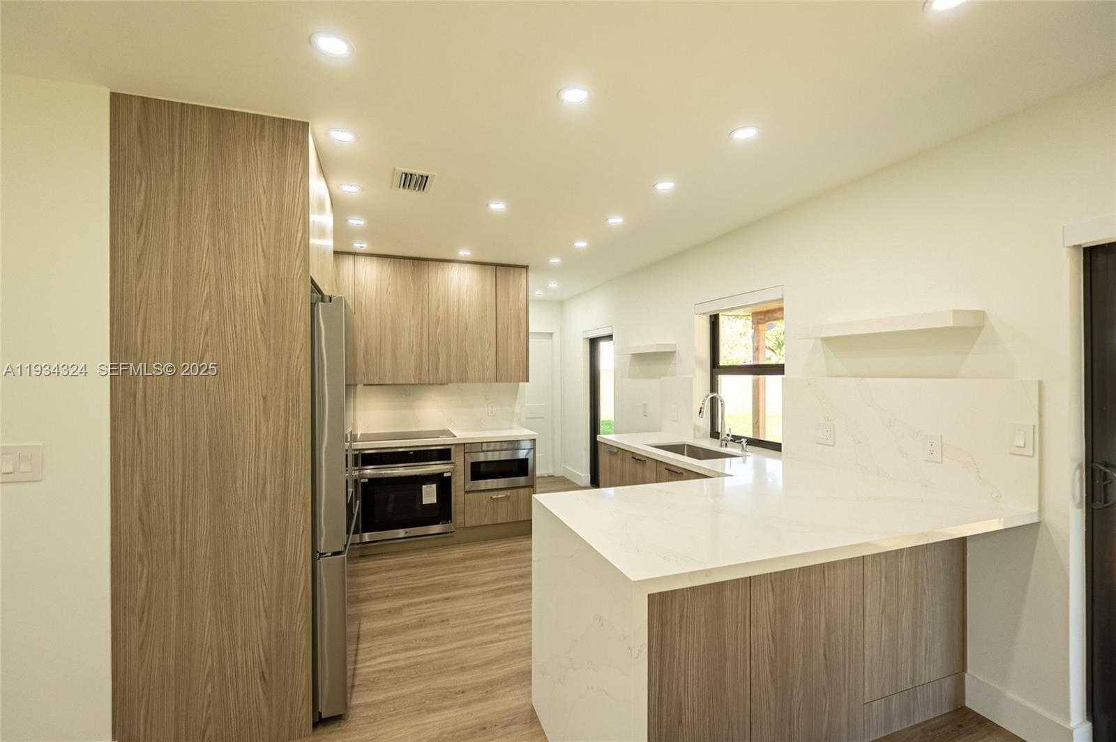 Small Image of 14515 MAHOGANY CT, Miami Lakes Number 7