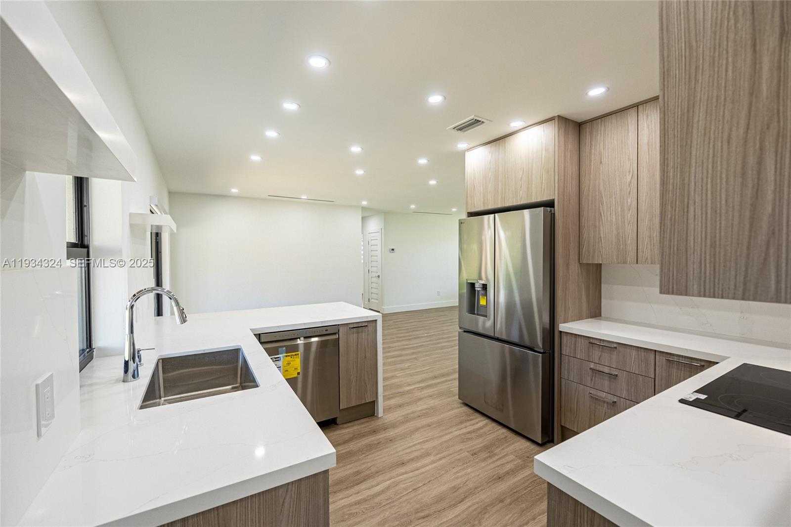 Small Image of 14515 MAHOGANY CT, Miami Lakes Number 8