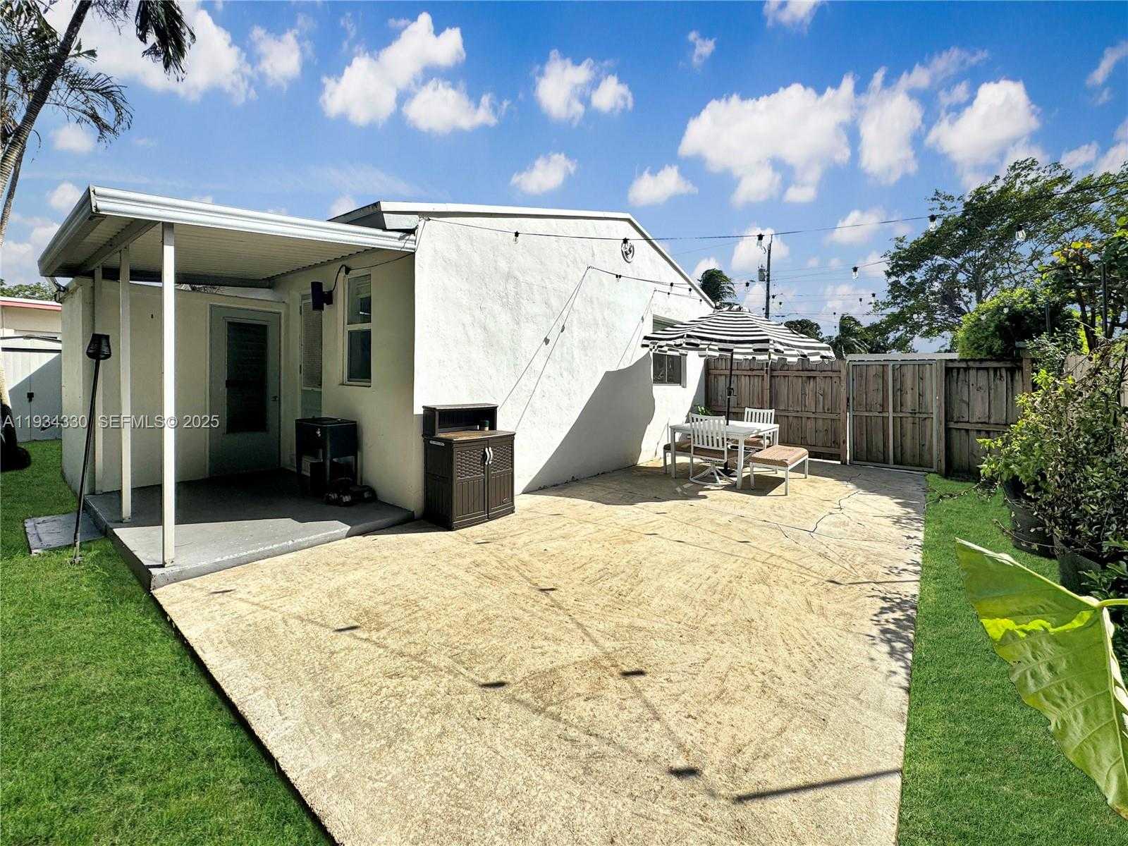 Small Image of 640 SOUTH WEST 6TH ST, Hallandale Beach Number 14