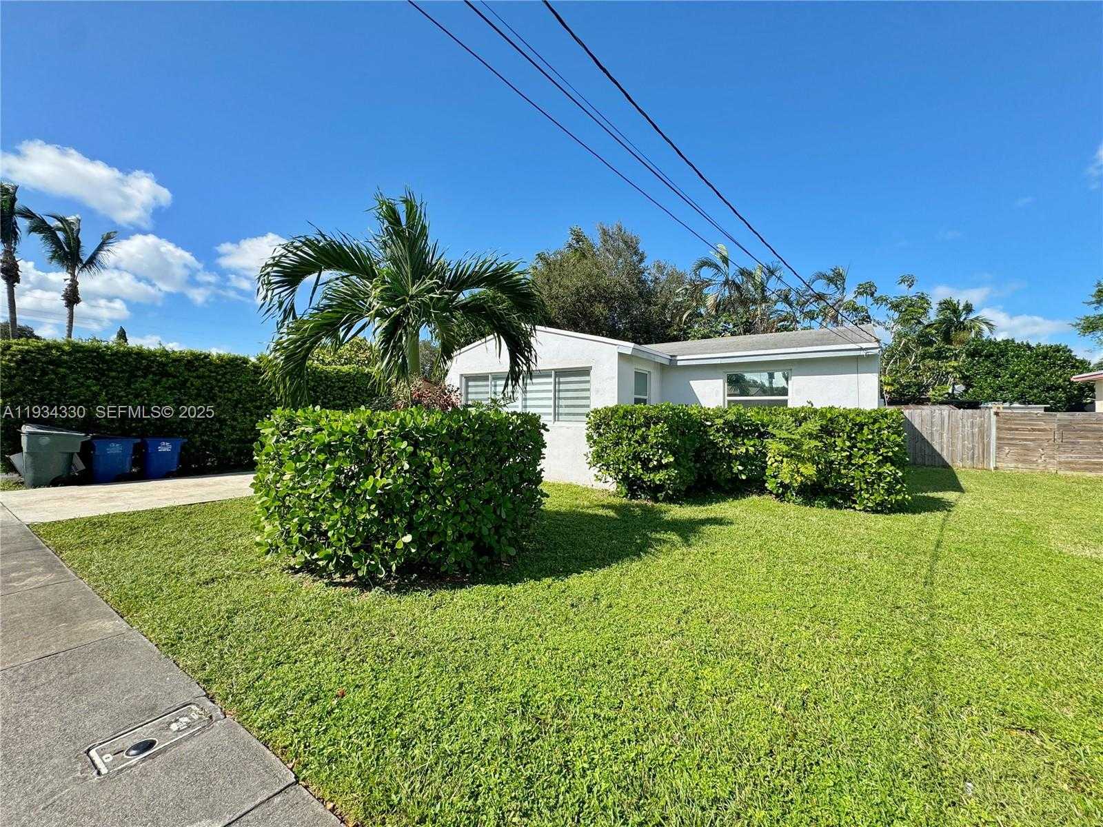 Small Image of 640 SOUTH WEST 6TH ST, Hallandale Beach Number 15