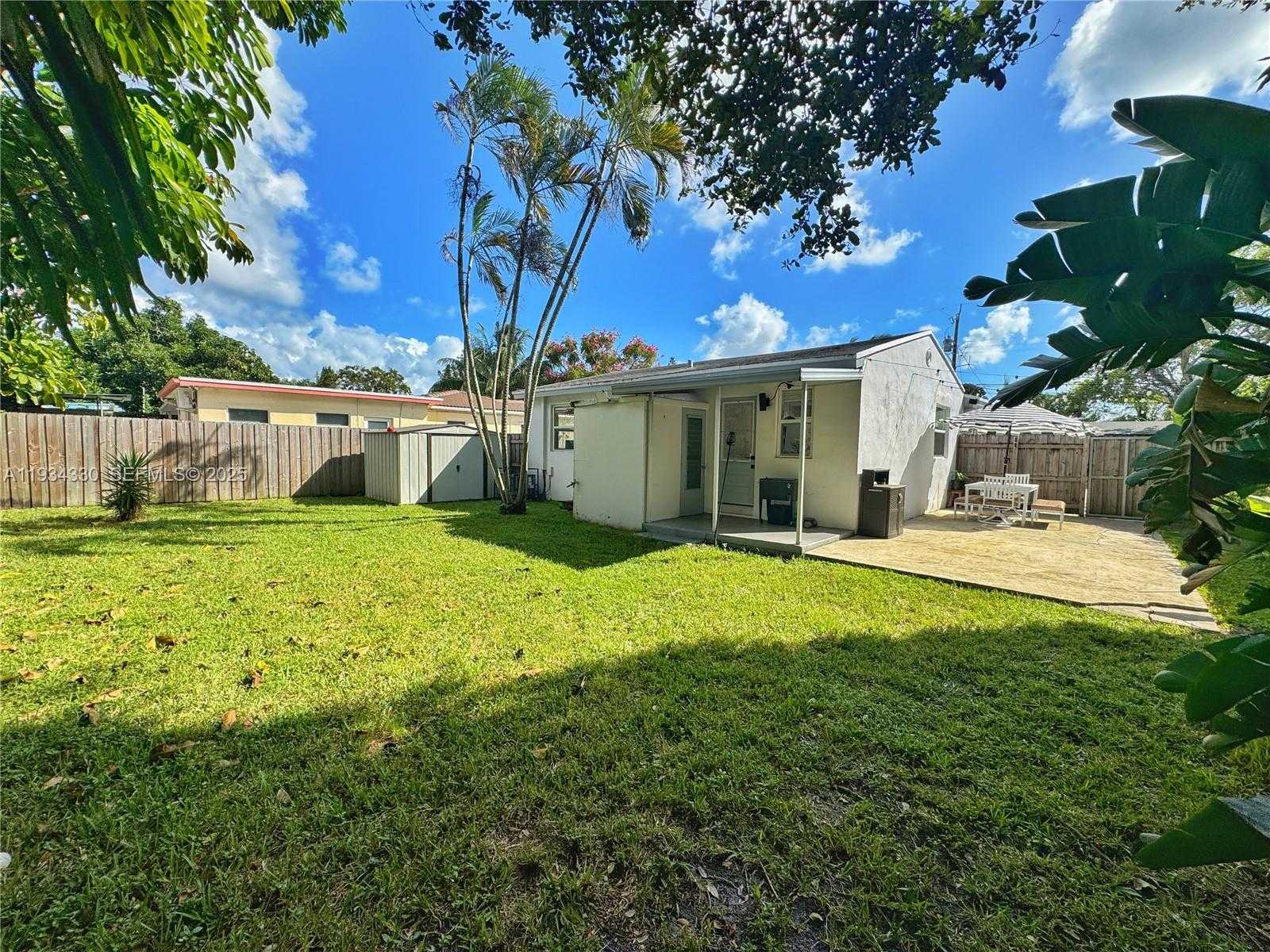 Small Image of 640 SOUTH WEST 6TH ST, Hallandale Beach Number 16