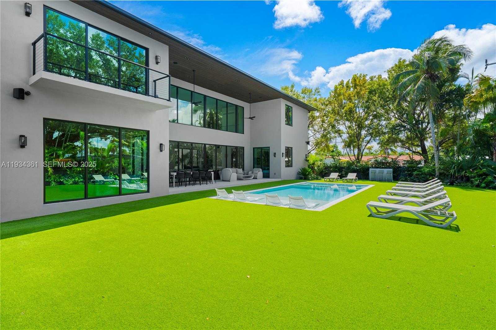 Small Image of 19900 NORTH EAST 21ST CT, Miami Number 15