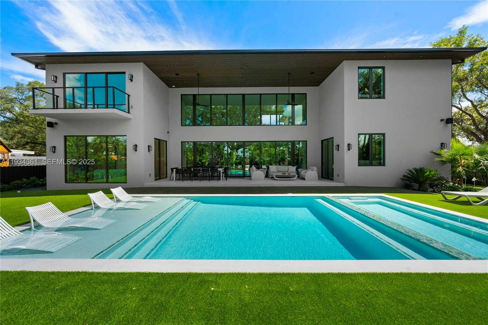 Small Image of 19900 NORTH EAST 21ST CT, Miami Number 17