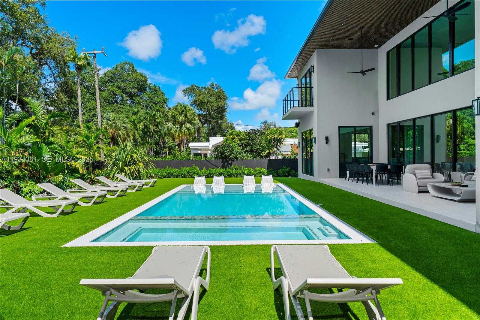 Small Image of 19900 NORTH EAST 21ST CT, Miami Number 2