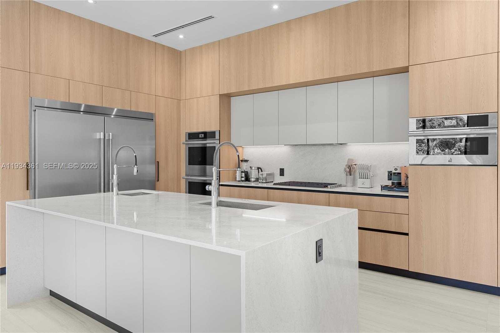 Small Image of 19900 NORTH EAST 21ST CT, Miami Number 25