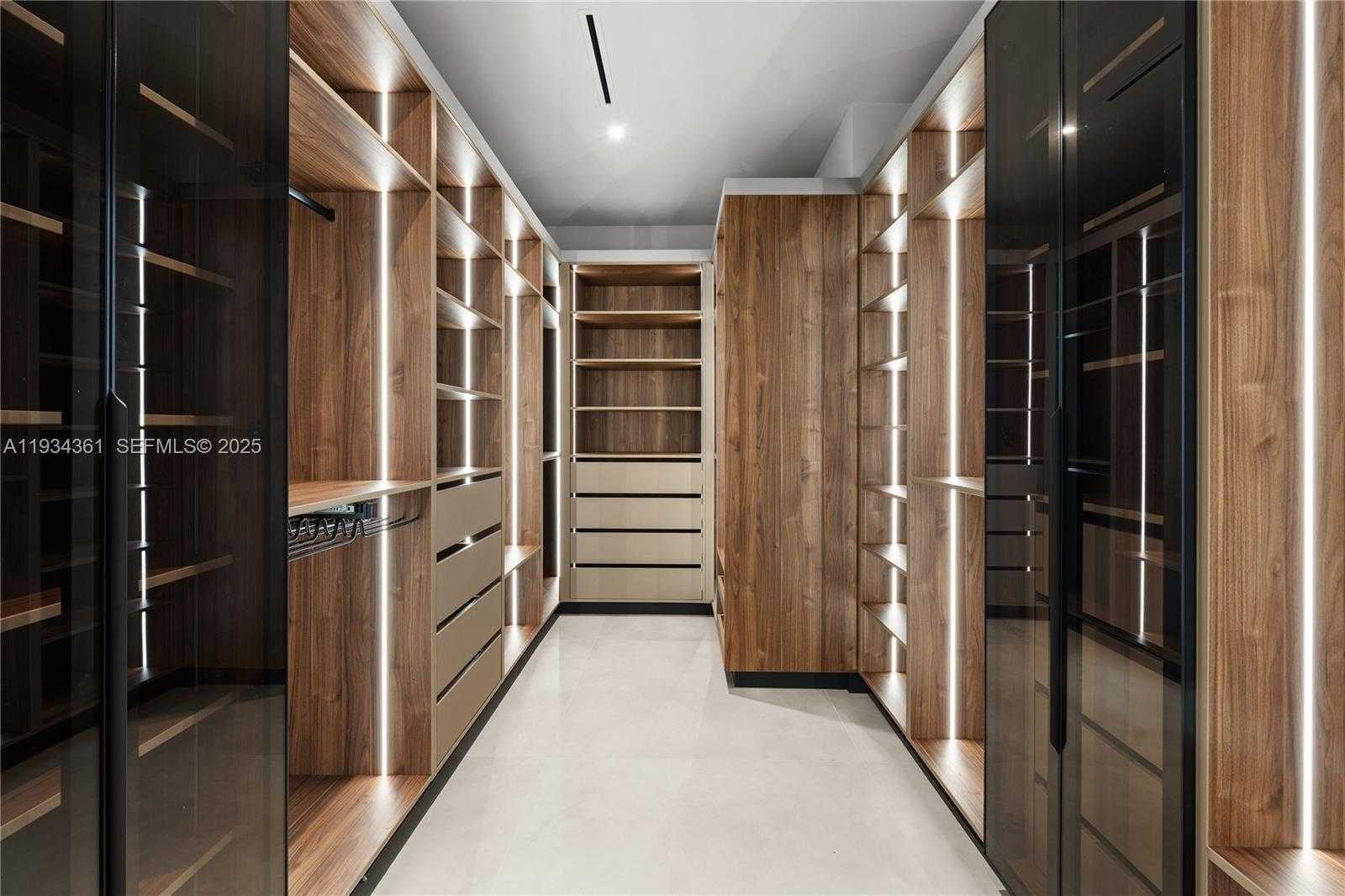 Small Image of 19900 NORTH EAST 21ST CT, Miami Number 31