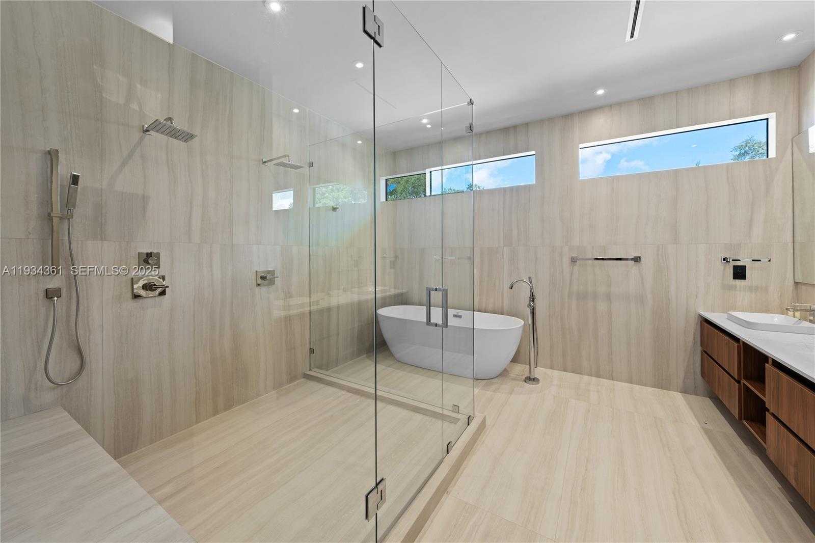 Small Image of 19900 NORTH EAST 21ST CT, Miami Number 32