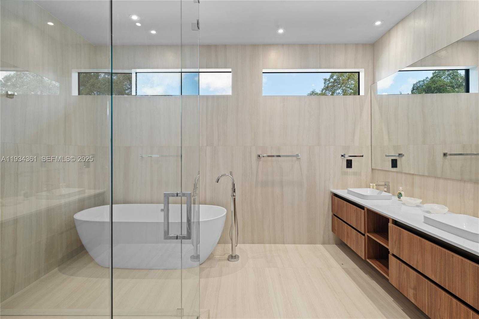 Small Image of 19900 NORTH EAST 21ST CT, Miami Number 33