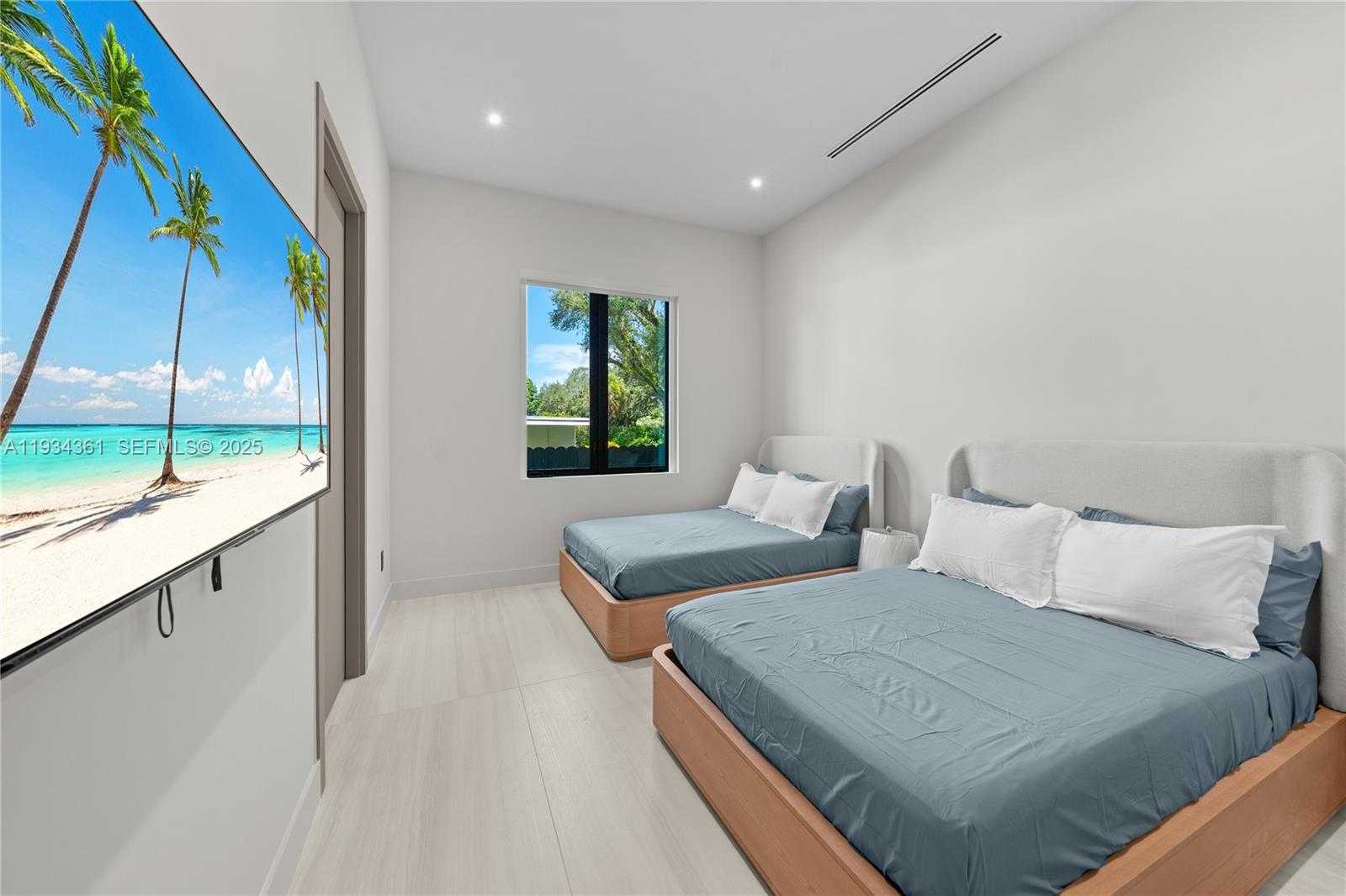 Small Image of 19900 NORTH EAST 21ST CT, Miami Number 36