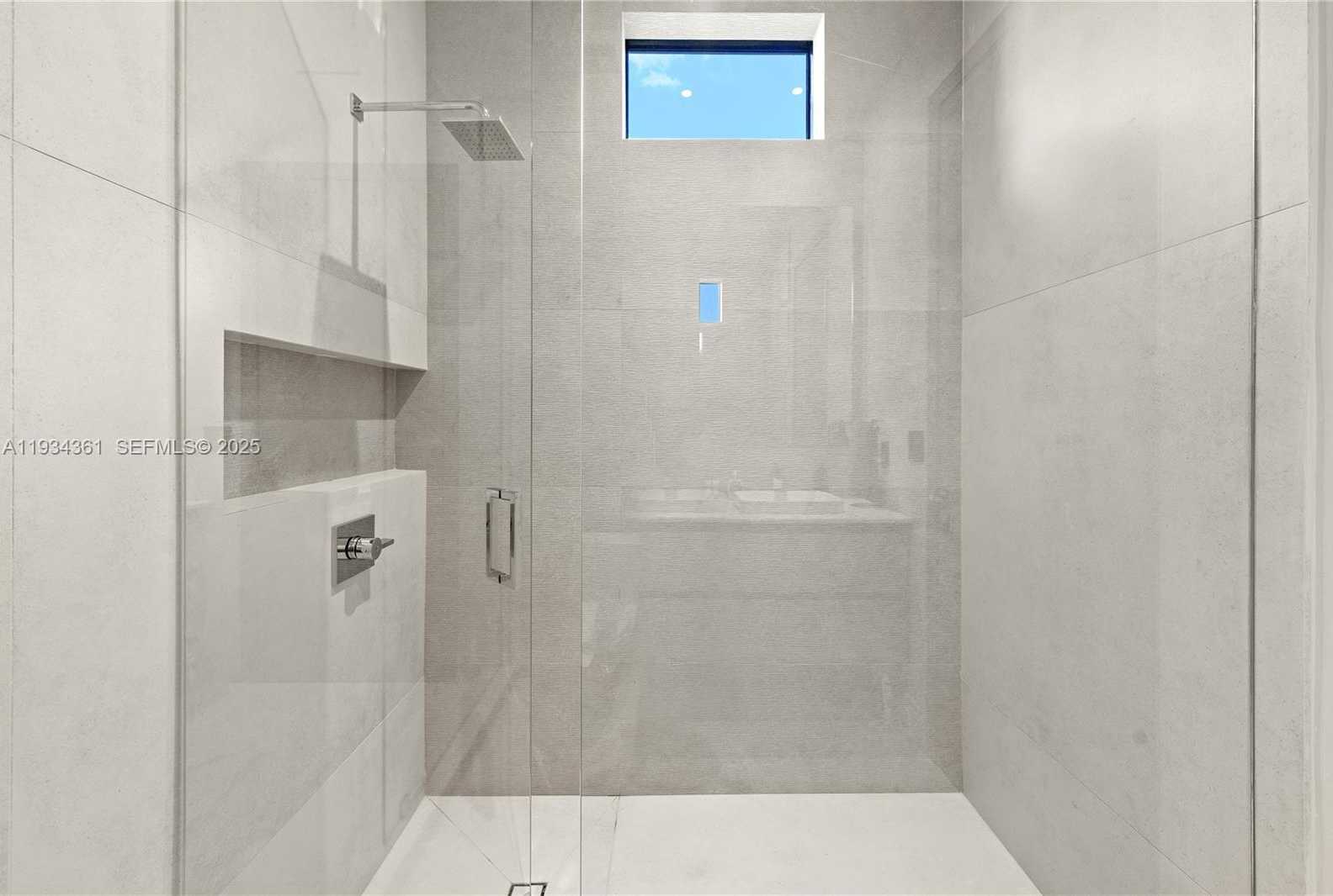 Small Image of 19900 NORTH EAST 21ST CT, Miami Number 39