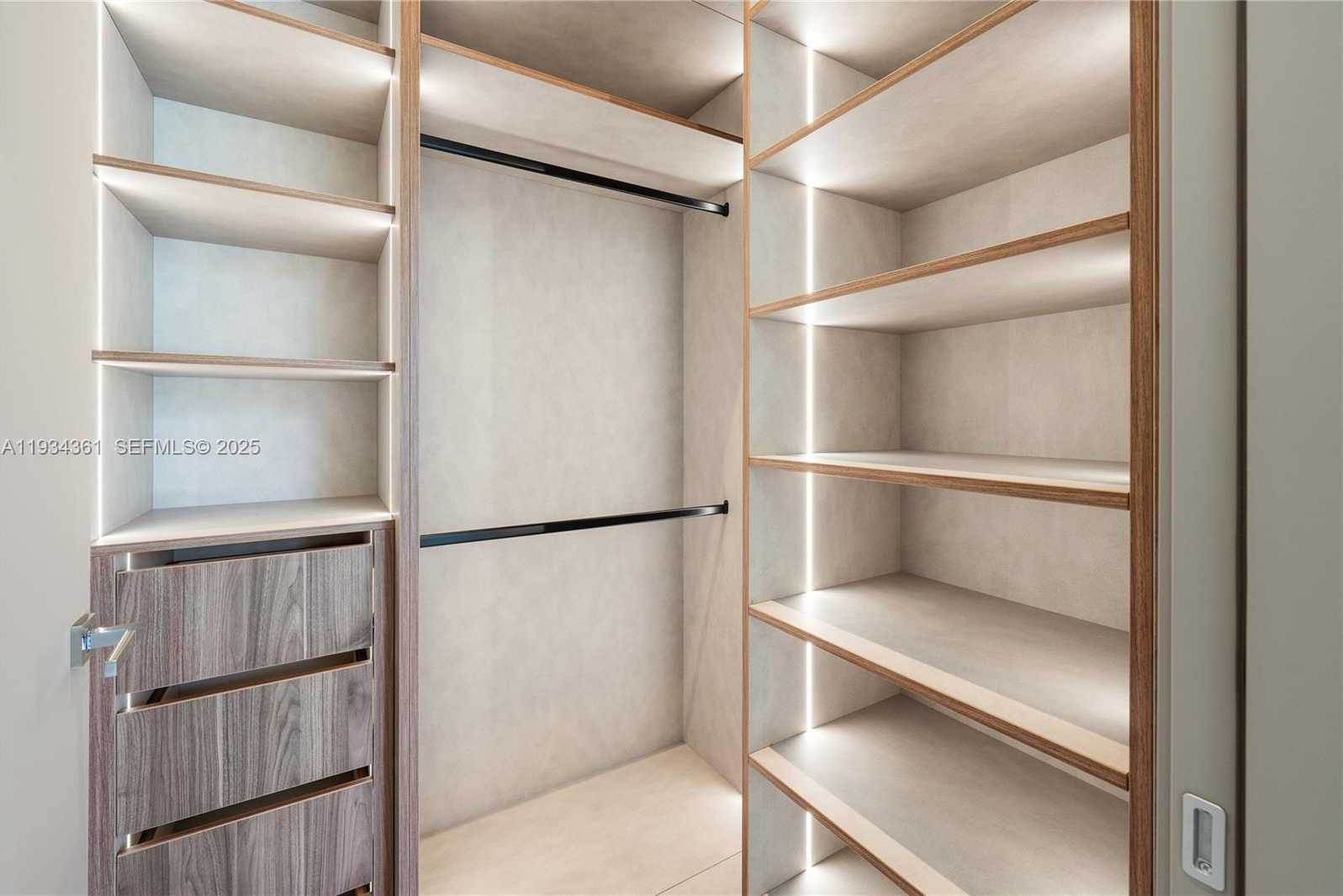 Small Image of 19900 NORTH EAST 21ST CT, Miami Number 41