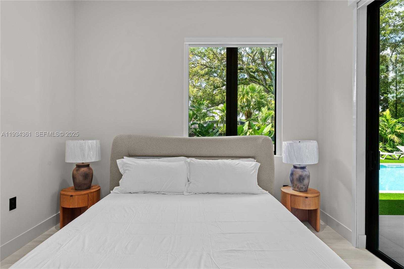 Small Image of 19900 NORTH EAST 21ST CT, Miami Number 43