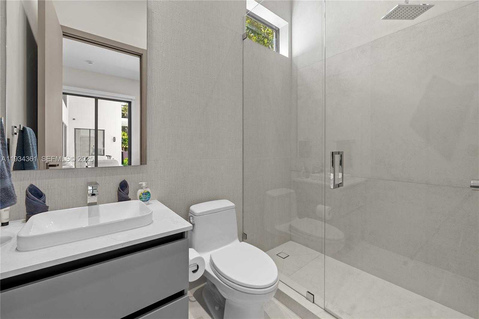 Small Image of 19900 NORTH EAST 21ST CT, Miami Number 44