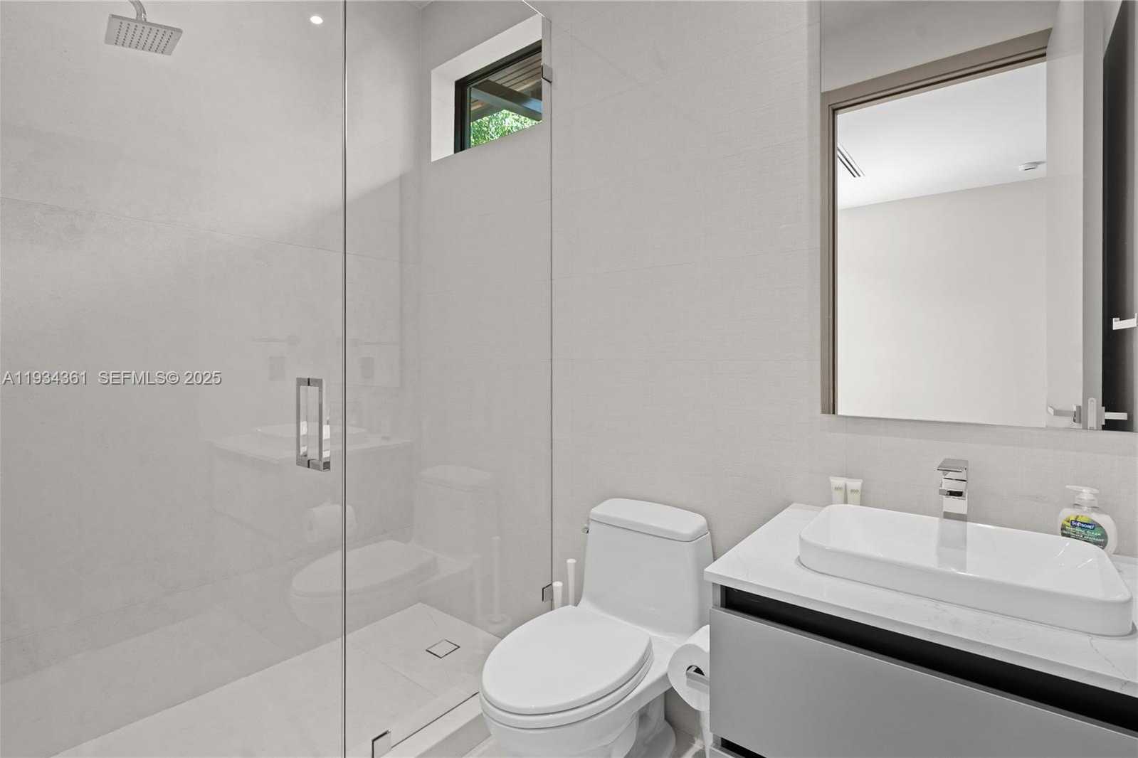 Small Image of 19900 NORTH EAST 21ST CT, Miami Number 46