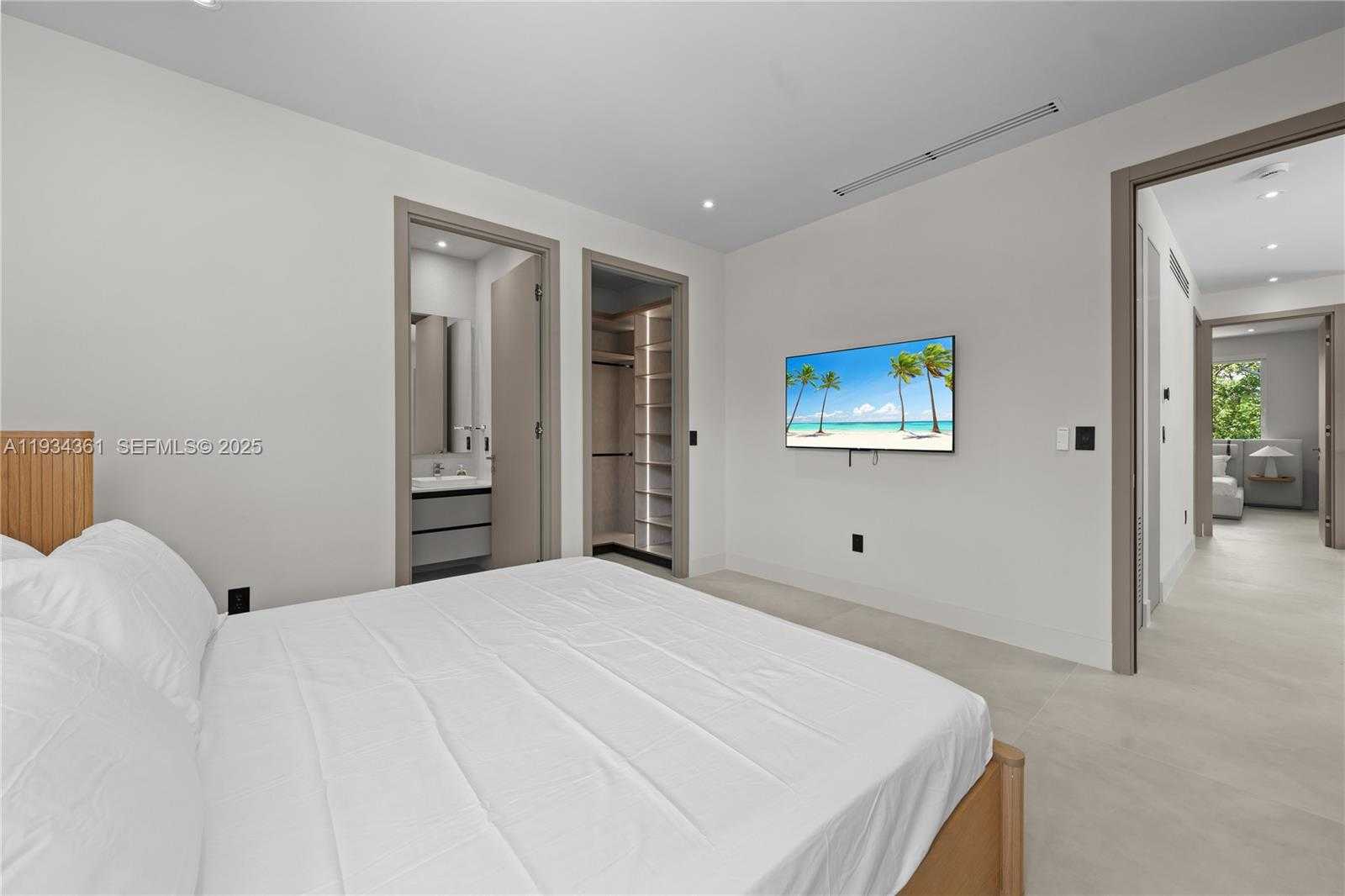 Small Image of 19900 NORTH EAST 21ST CT, Miami Number 47