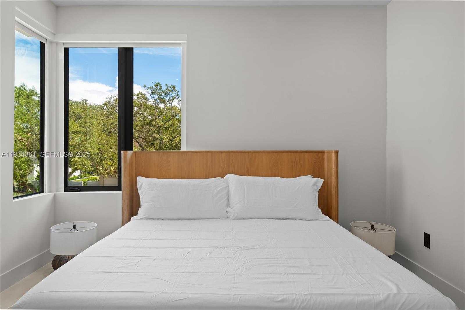 Small Image of 19900 NORTH EAST 21ST CT, Miami Number 48