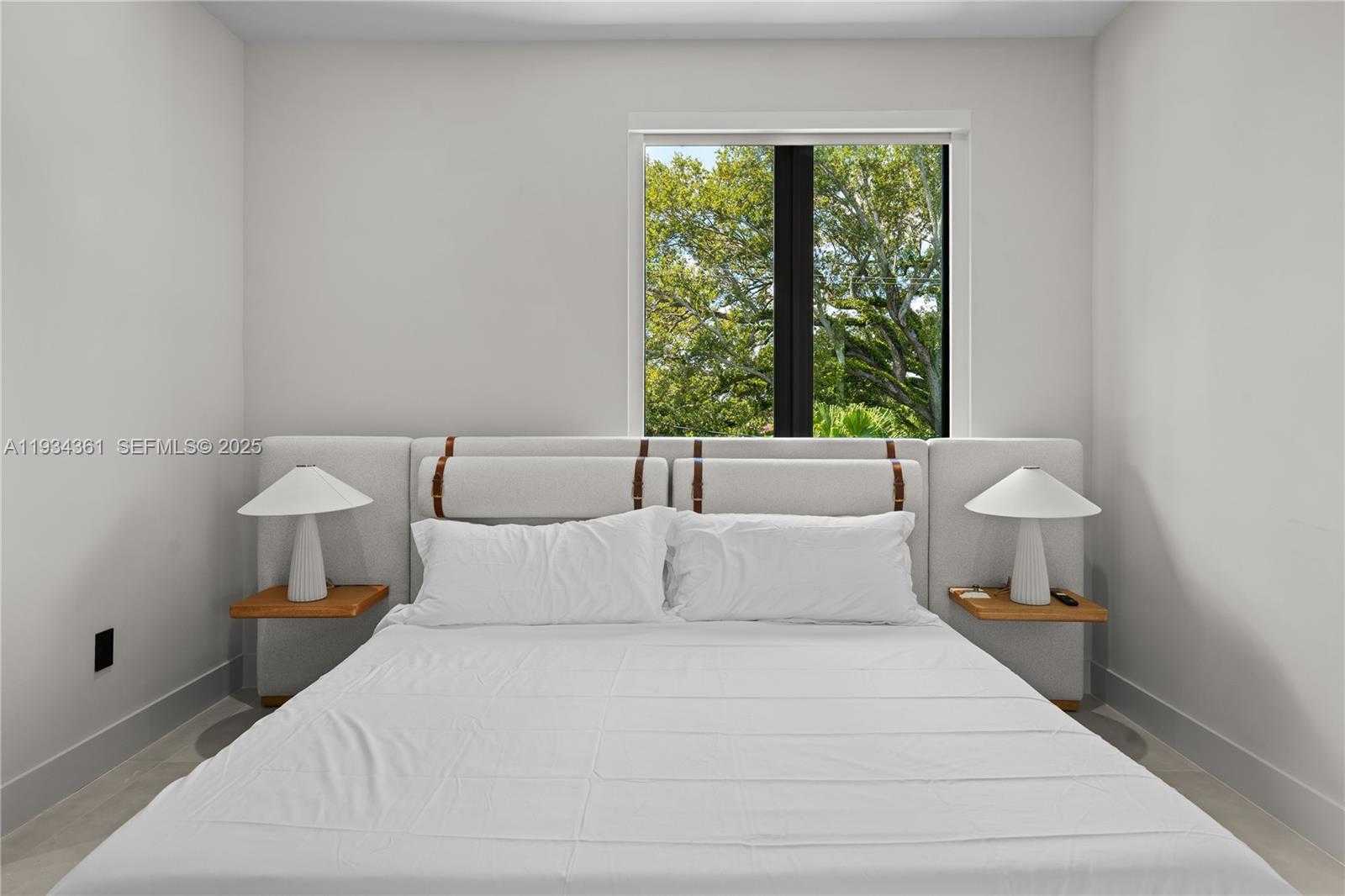 Small Image of 19900 NORTH EAST 21ST CT, Miami Number 49