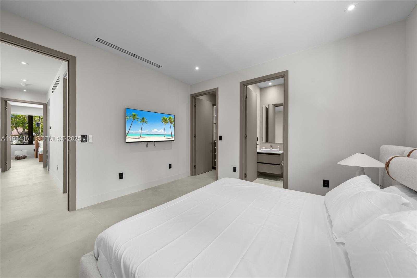 Small Image of 19900 NORTH EAST 21ST CT, Miami Number 50