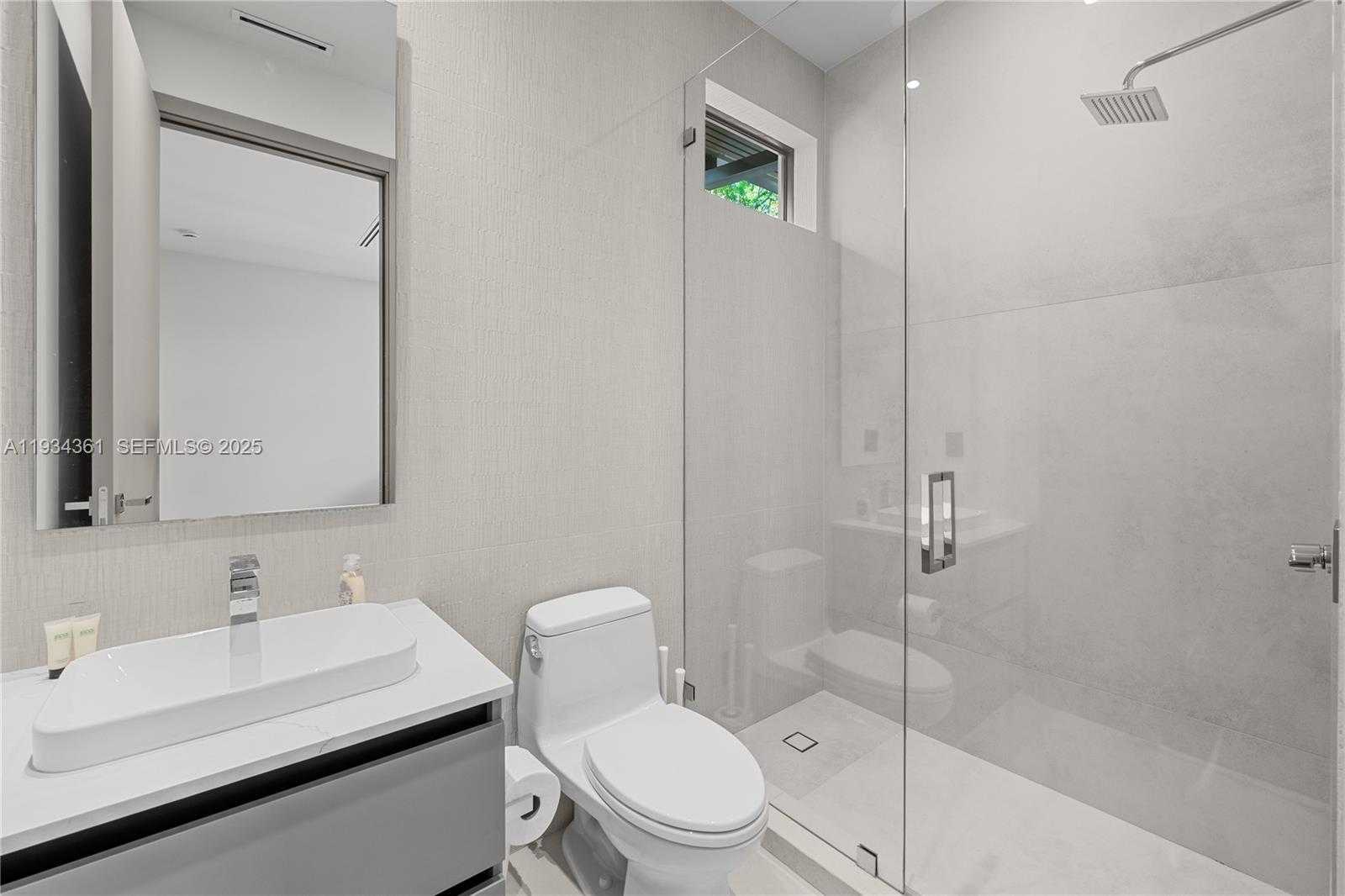 Small Image of 19900 NORTH EAST 21ST CT, Miami Number 52