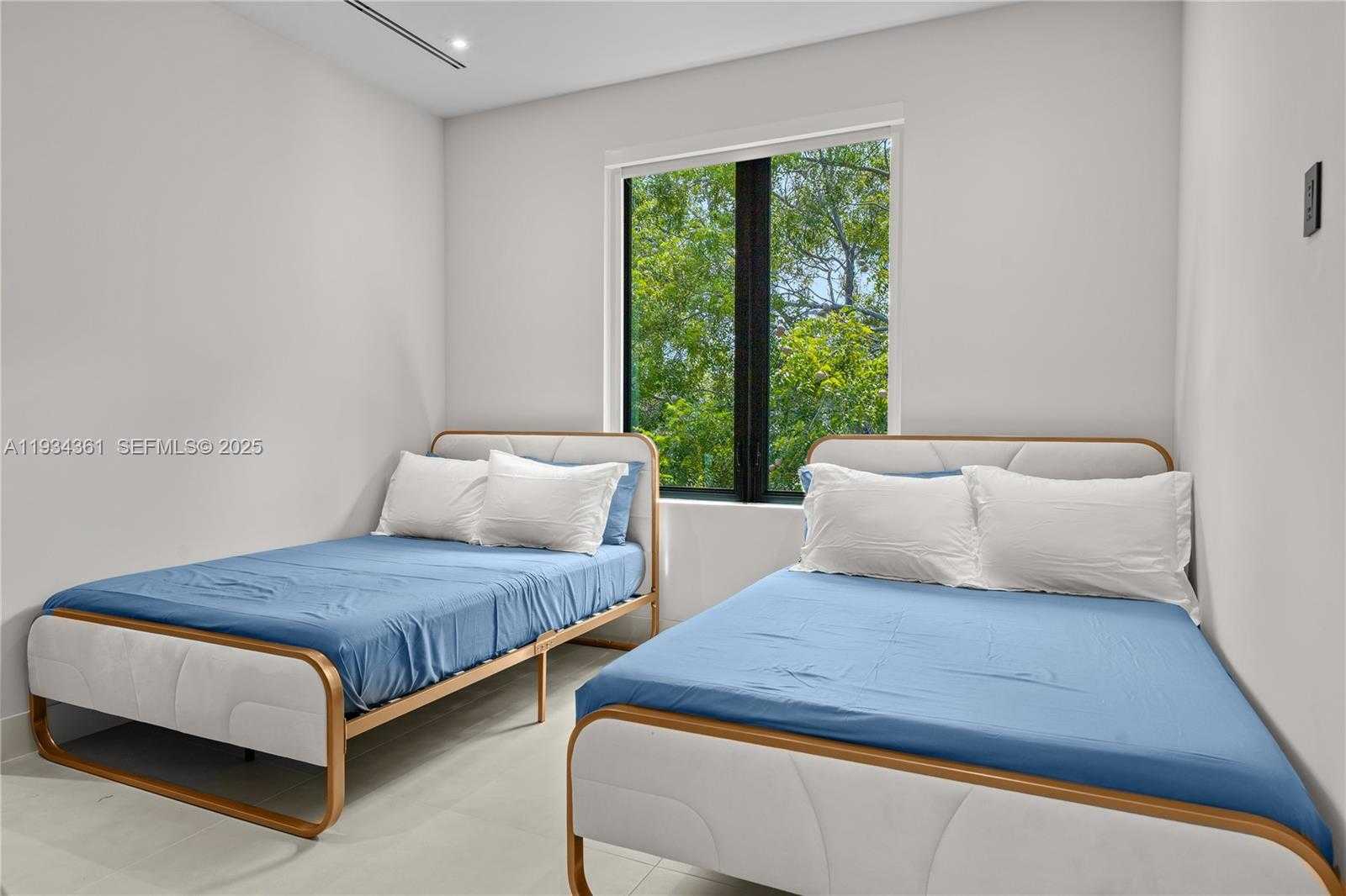 Small Image of 19900 NORTH EAST 21ST CT, Miami Number 53