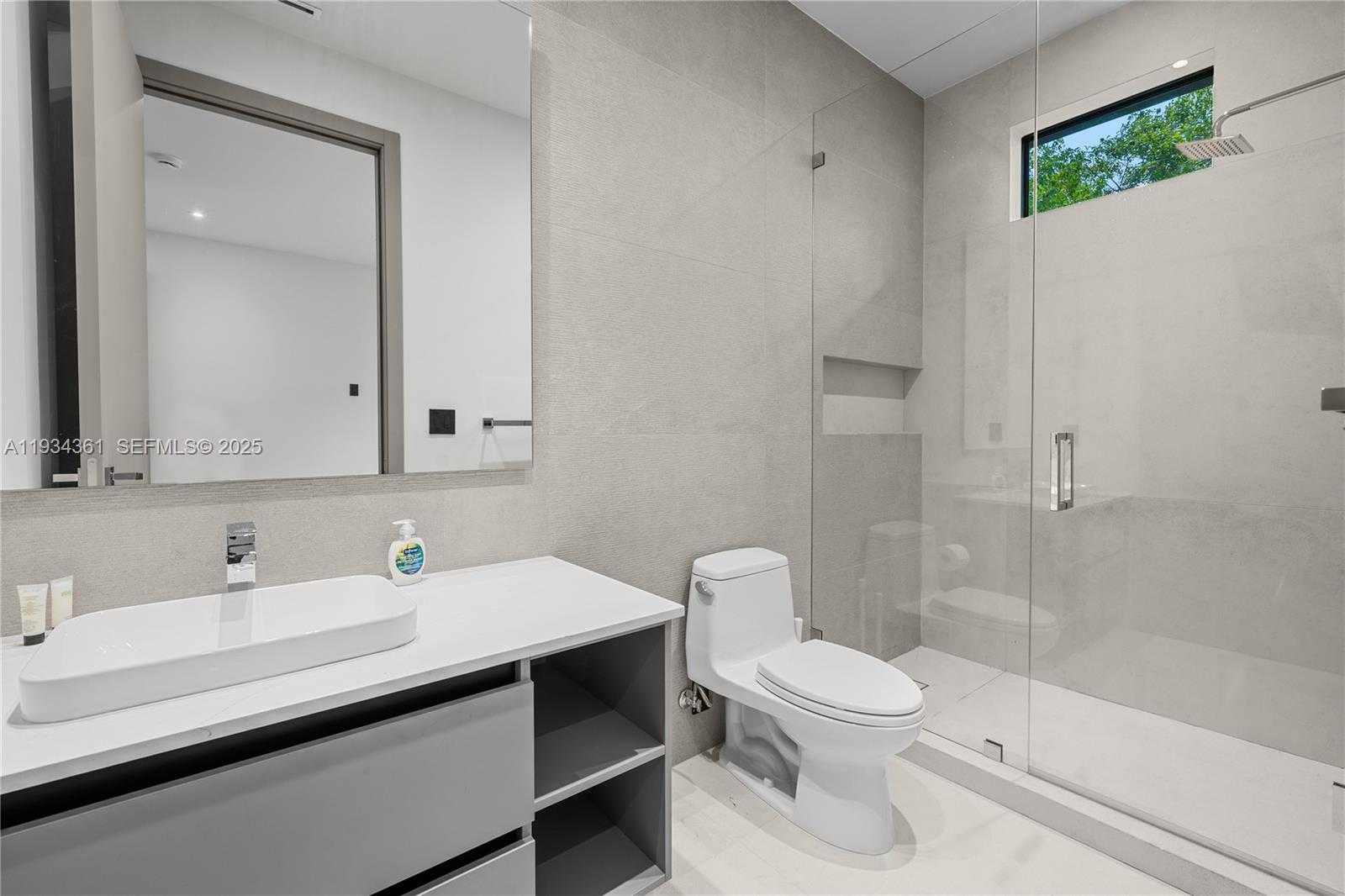 Small Image of 19900 NORTH EAST 21ST CT, Miami Number 54