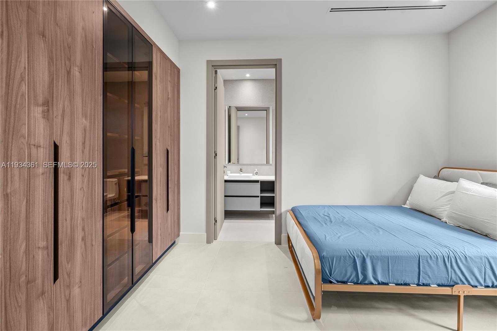 Small Image of 19900 NORTH EAST 21ST CT, Miami Number 55