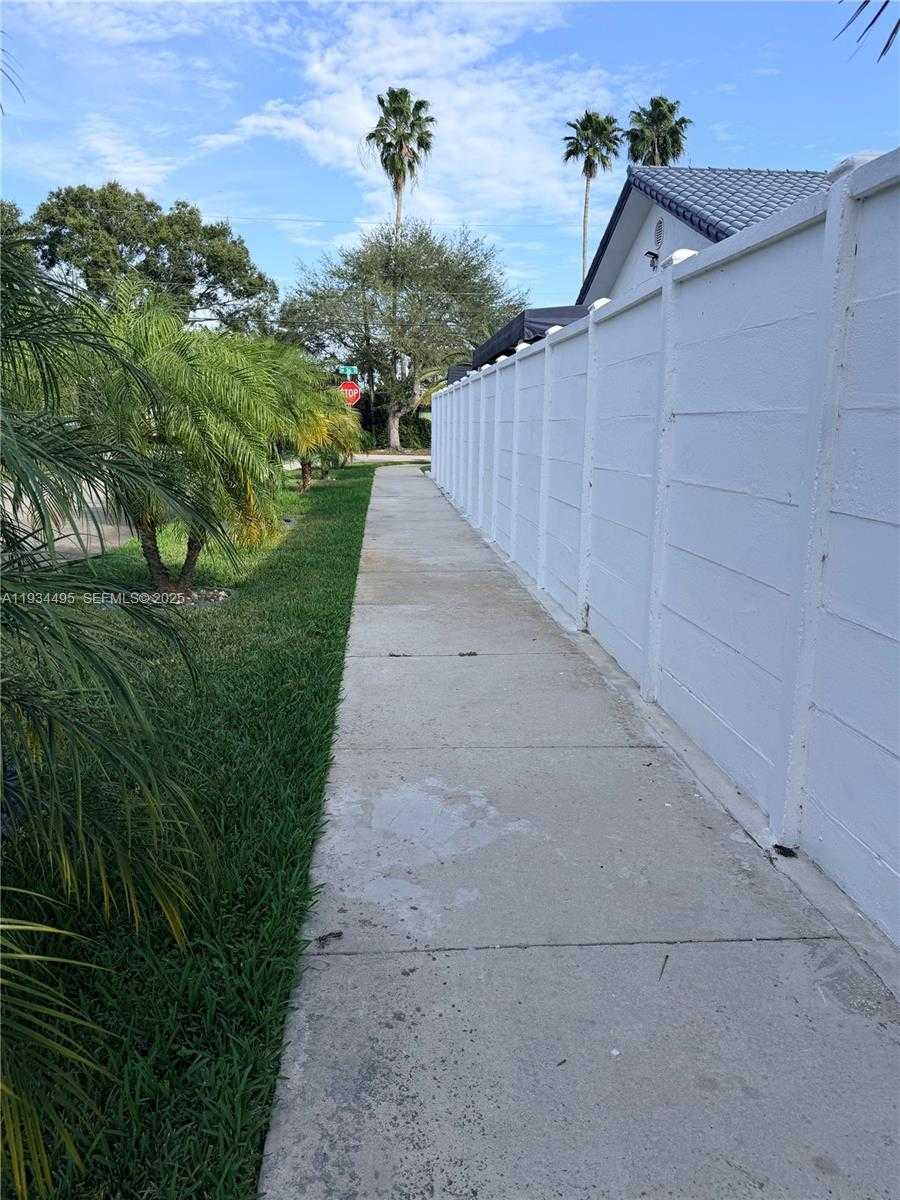 Small Image of 14280 SOUTH WEST 36TH ST, Miami Number 43