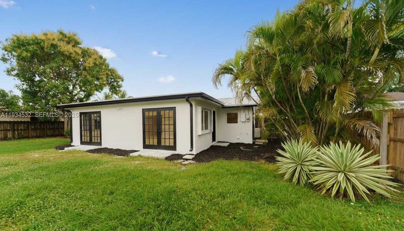 Small Image of 5706 NORTH EAST 15TH AVE, Fort Lauderdale Number 3