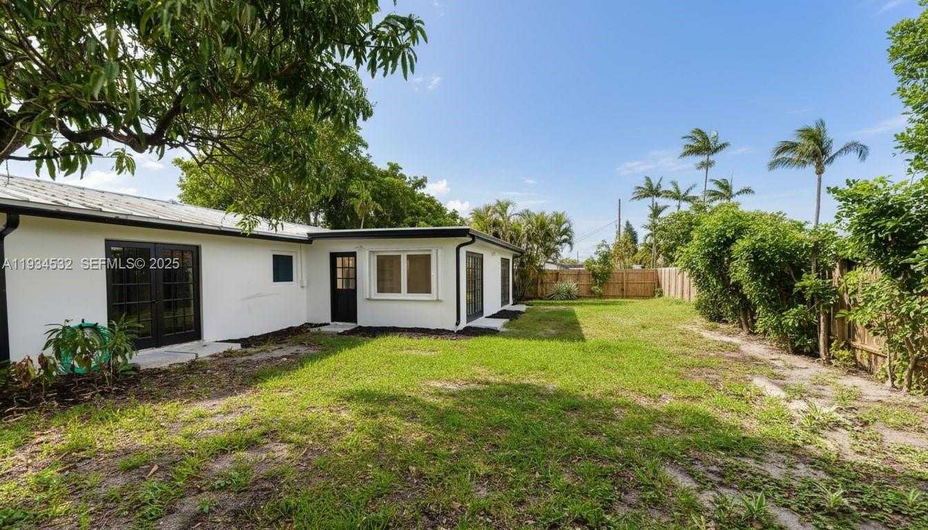 Small Image of 5706 NORTH EAST 15TH AVE, Fort Lauderdale Number 4