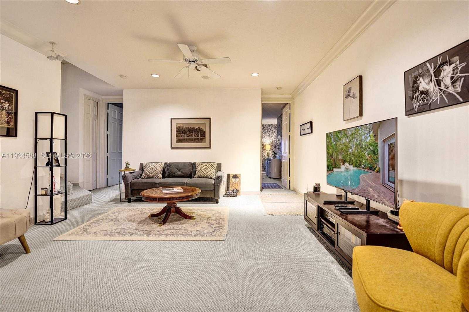 Small Image of 5724 OAKMONT AVE, Hollywood Number 12