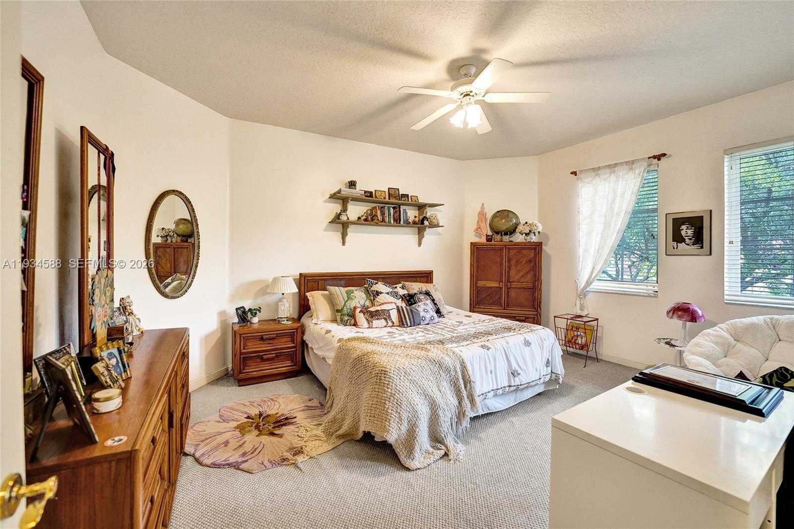 Small Image of 5724 OAKMONT AVE, Hollywood Number 14