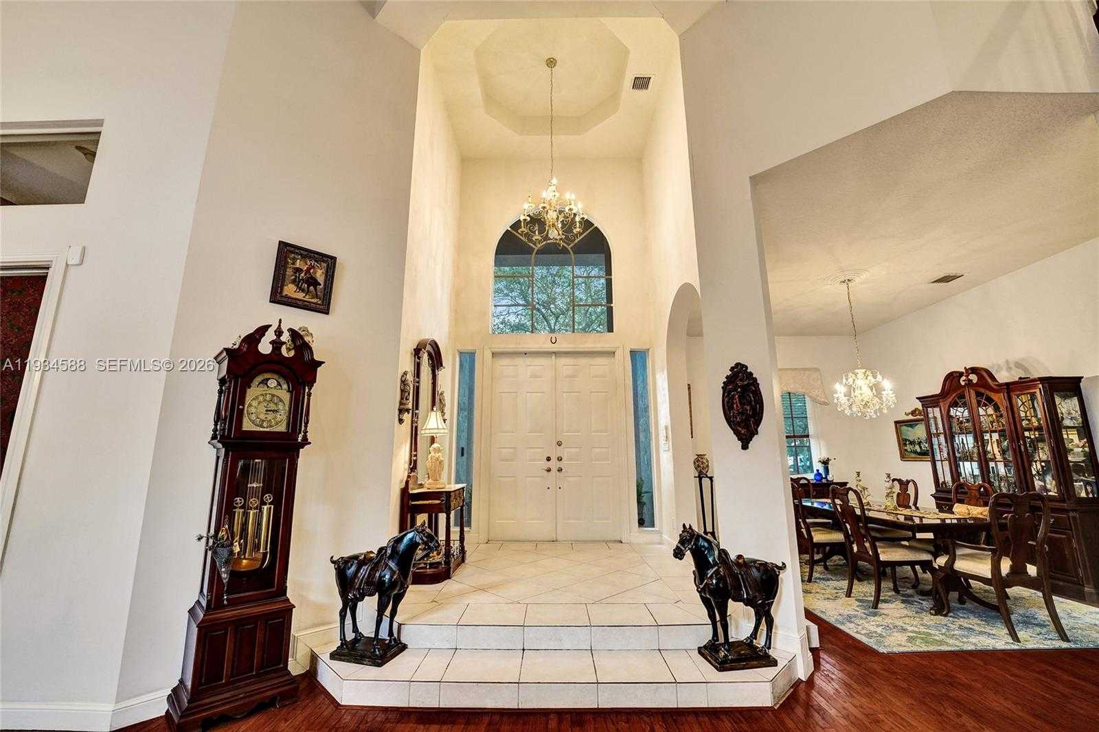 Small Image of 5724 OAKMONT AVE, Hollywood Number 2