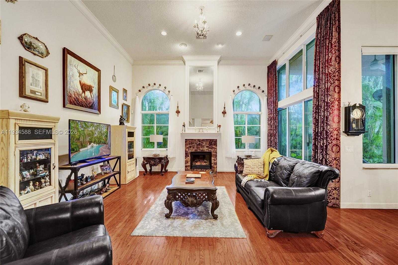 Small Image of 5724 OAKMONT AVE, Hollywood Number 4