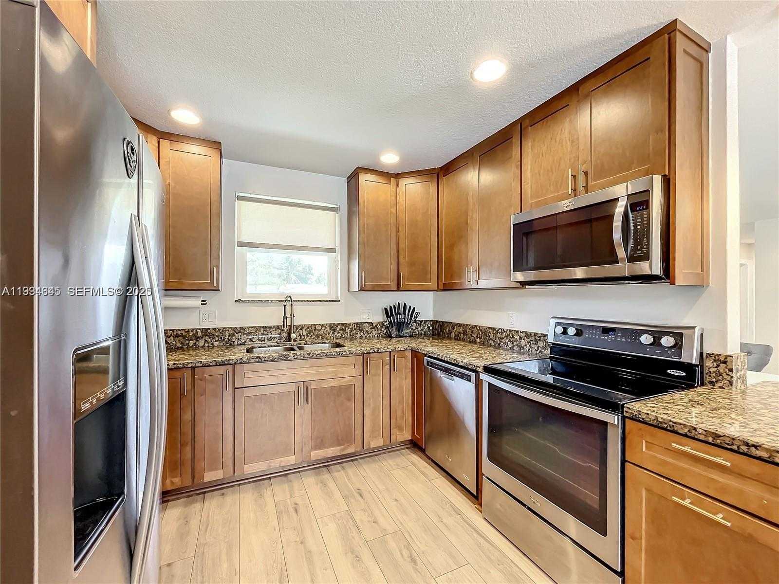 Small Image of 5880 SOUTH WEST 13TH ST, Plantation Number 18