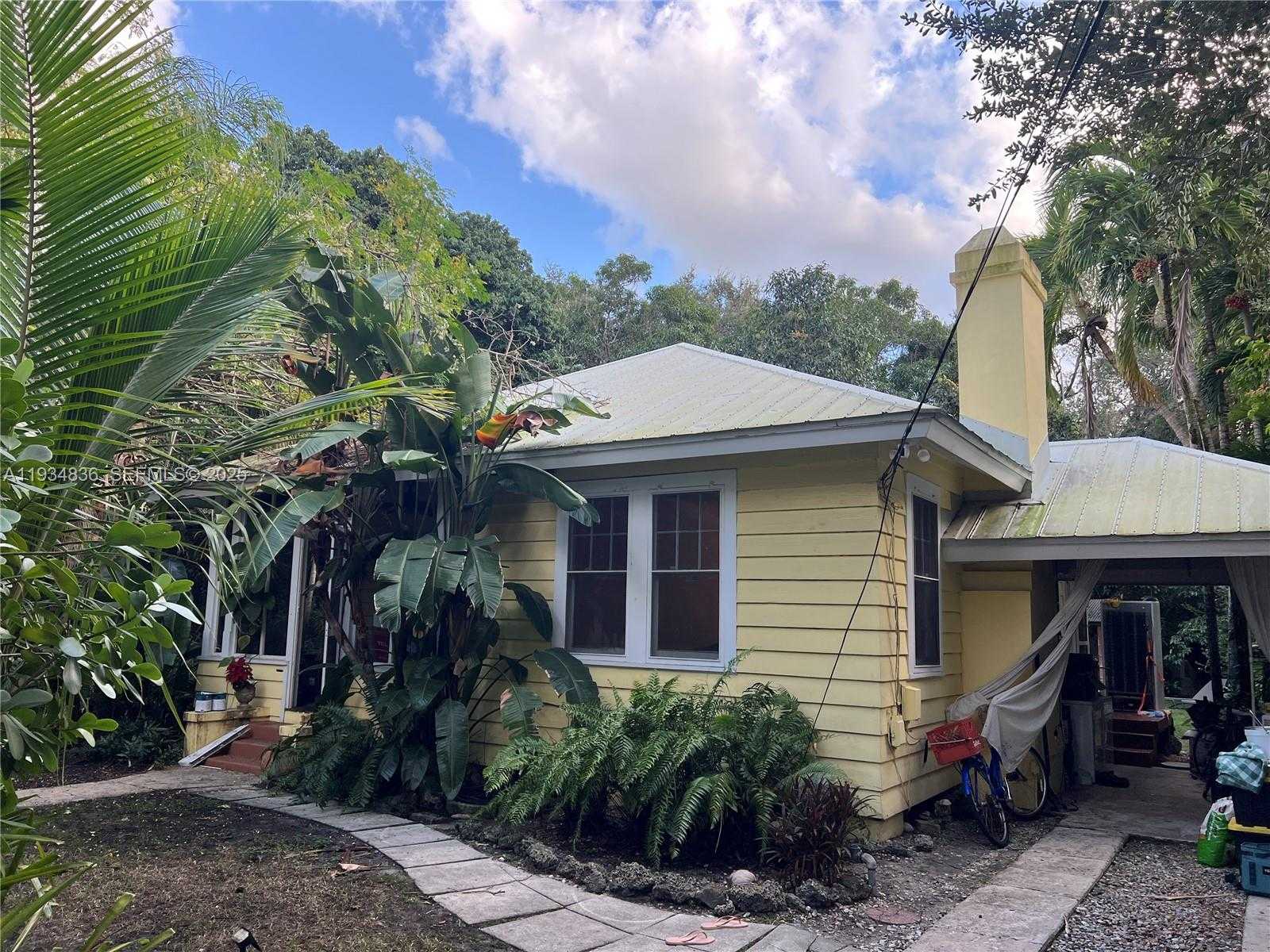 Small Image of 3972 LOQUAT AVE, Miami Number 2